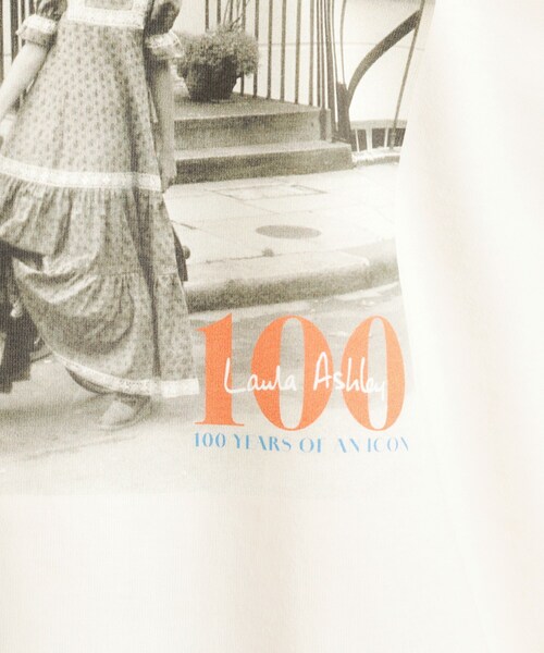 LAURA ASHLEY（ローラアシュレイ）の「ローラ アシュレイ生誕100周年記念 枚数限定 サイクルガール フォトTシャツ（Tシャツ/カットソー・レディース・ピンク系/チャコールグレー/アイボリー・38）」の8枚目の写真