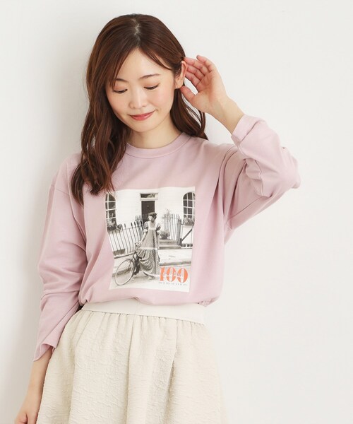 LAURA ASHLEY（ローラアシュレイ）の「ローラ アシュレイ生誕100周年記念 枚数限定 サイクルガール フォトTシャツ（Tシャツ/カットソー・レディース・ピンク系/チャコールグレー/アイボリー・38）」の15枚目の写真