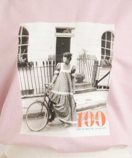 LAURA ASHLEY（ローラアシュレイ）の「ローラ アシュレイ生誕100周年記念 枚数限定 サイクルガール フォトTシャツ（Tシャツ/カットソー・レディース・ピンク系/チャコールグレー/アイボリー・38）」の17枚目の写真