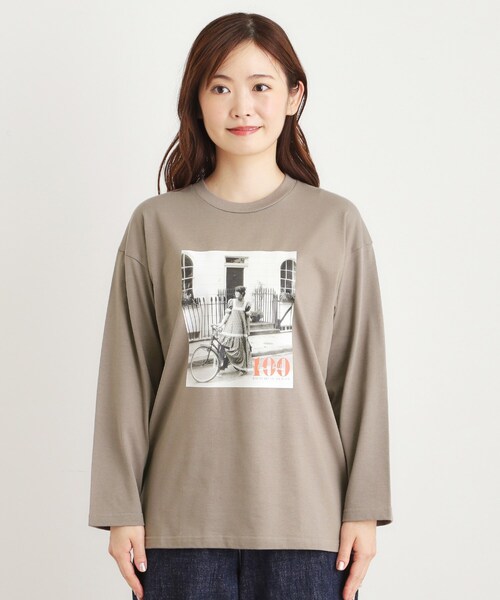 LAURA ASHLEY（ローラアシュレイ）の「ローラ アシュレイ生誕100周年記念 枚数限定 サイクルガール フォトTシャツ（Tシャツ/カットソー・レディース・ピンク系/チャコールグレー/アイボリー・38）」の19枚目の写真