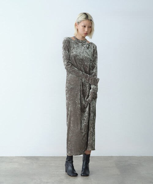 CODE A(コードエー)の「【Re】neck point velour dress(ワンピース・レディース・ブラック/ライトグレー・00)」の4枚目の写真