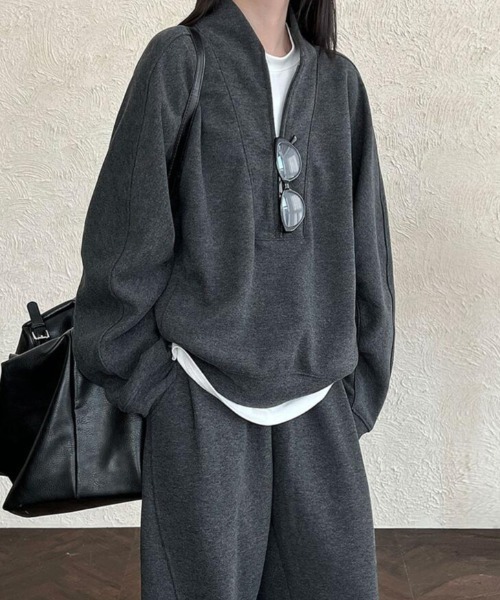 ハーフジップトップスとワイドパンツのセットアップ