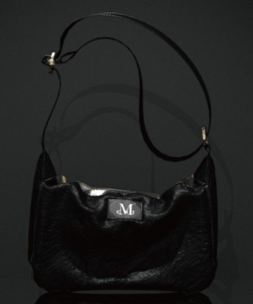 MUCENT(ムセント)の「A'GEM/9 × .kom 『MUCENT/ムーセント』 MERIN GOLD LINE LEATHER SHOULDER BAG UNISEX/ゴールドラインレジャーショルダーバッグ(ショルダーバッグ・レディース・ブラック・FREE)」の4枚目の写真