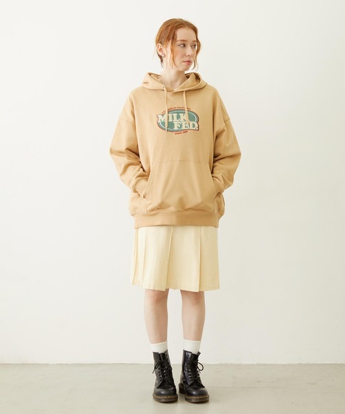 MILKFED.(ミルクフェド)の「OVAL LOGO WIDE HOODIE SWEAT(パーカー・レディース・オフホワイト/ブラック/ベージュ・L/M)」の6枚目の写真