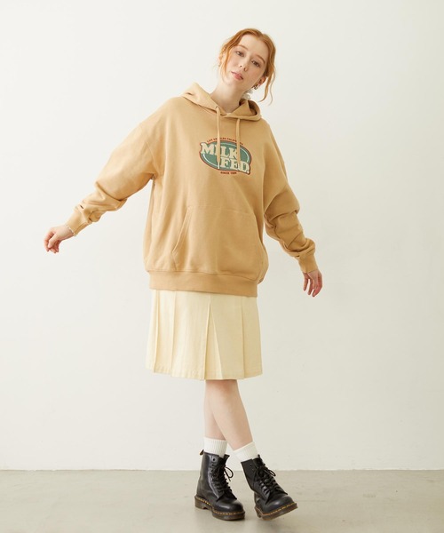 MILKFED.(ミルクフェド)の「OVAL LOGO WIDE HOODIE SWEAT(パーカー・レディース・オフホワイト/ブラック/ベージュ・L/M)」の8枚目の写真