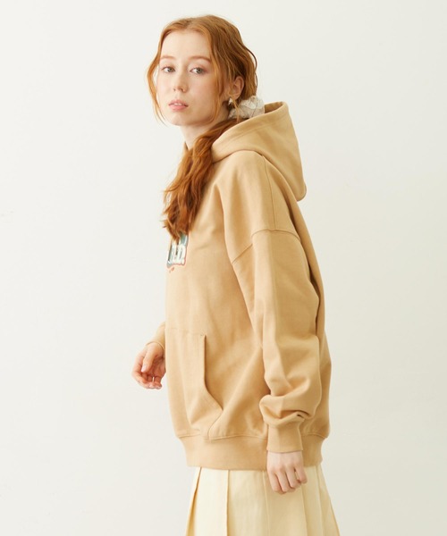 MILKFED.(ミルクフェド)の「OVAL LOGO WIDE HOODIE SWEAT(パーカー・レディース・オフホワイト/ブラック/ベージュ・L/M)」の5枚目の写真