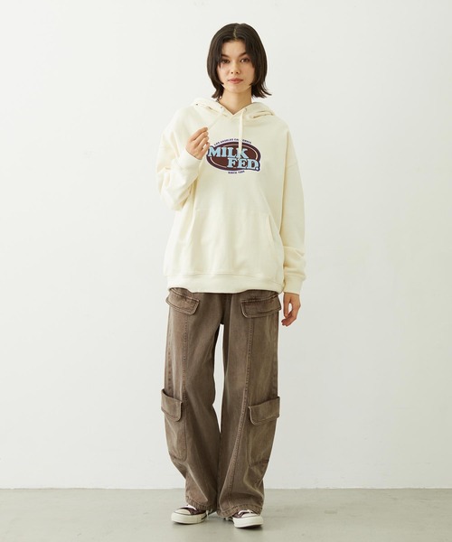 MILKFED.(ミルクフェド)の「OVAL LOGO WIDE HOODIE SWEAT(パーカー・レディース・オフホワイト/ブラック/ベージュ・L/M)」の15枚目の写真