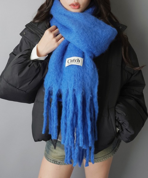 SPINNS（スピンズ）の「ふんわり軽く、しっかり暖かい。冬の主役級マフラー（マフラー・レディース・ピンク/レッド/イエロー/アイボリー/ブルー・ONESIZE）」の2枚目の写真