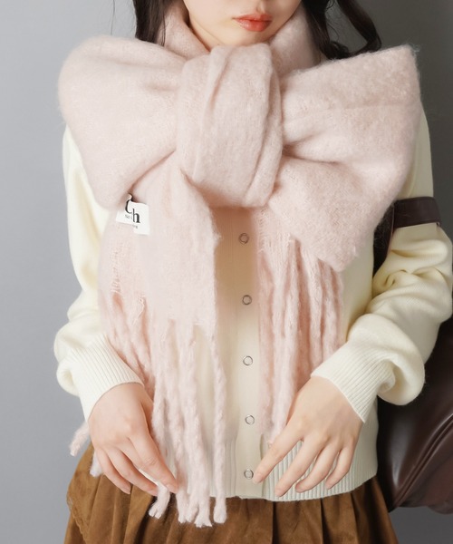 SPINNS（スピンズ）の「ふんわり軽く、しっかり暖かい。冬の主役級マフラー（マフラー・レディース・ピンク/レッド/イエロー/アイボリー/ブルー・ONESIZE）」の10枚目の写真