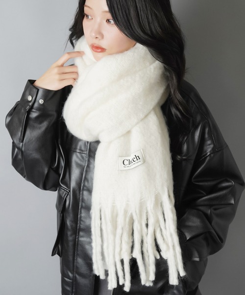 SPINNS（スピンズ）の「ふんわり軽く、しっかり暖かい。冬の主役級マフラー（マフラー・レディース・ピンク/レッド/イエロー/アイボリー/ブルー・ONESIZE）」の12枚目の写真