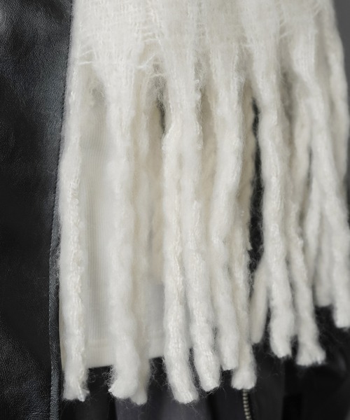 SPINNS（スピンズ）の「ふんわり軽く、しっかり暖かい。冬の主役級マフラー（マフラー・レディース・ピンク/レッド/イエロー/アイボリー/ブルー・ONESIZE）」の17枚目の写真