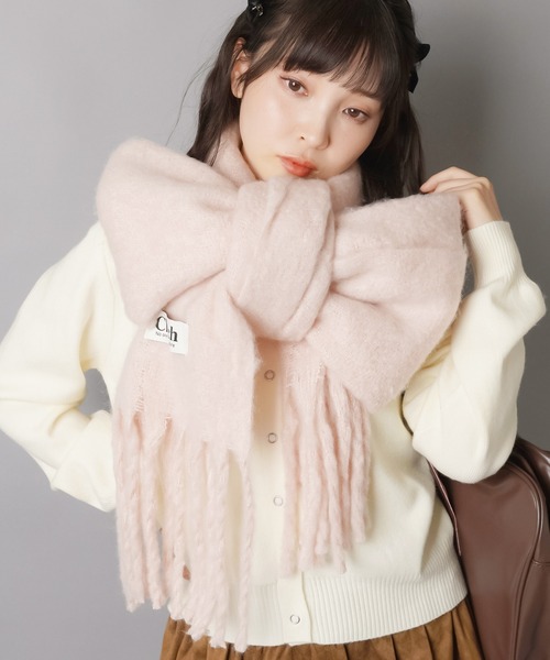 SPINNS（スピンズ）の「ふんわり軽く、しっかり暖かい。冬の主役級マフラー（マフラー・レディース・ピンク/レッド/イエロー/アイボリー/ブルー・ONESIZE）」の9枚目の写真