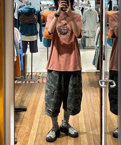 AVANDRESS（アバンドレス ）の「Side Big Denim Shorts CAMO（その他パンツ・レディース・カーキ・MEDIUM/LARGE/XX-SMALL/X-SMALL/SMALL）」の2枚目の写真