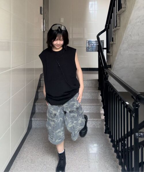 AVANDRESS（アバンドレス ）の「Side Big Denim Shorts CAMO（その他パンツ・レディース・カーキ・MEDIUM/LARGE/XX-SMALL/X-SMALL/SMALL）」の3枚目の写真