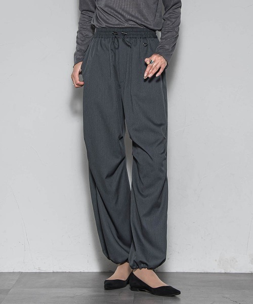 MAYSON GREY(メイソングレイ)の「サイドラインパラシュートパンツ≪洗濯機で洗える≫(その他パンツ・レディース・チャコールグレー/ブラック・M)」の2枚目の写真