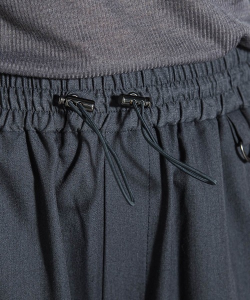 MAYSON GREY(メイソングレイ)の「サイドラインパラシュートパンツ≪洗濯機で洗える≫(その他パンツ・レディース・チャコールグレー/ブラック・M)」の11枚目の写真