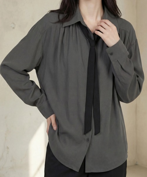 cammie(キャミー)の「オーバーサイズシンプルシャツネクタイセット(シャツ/ブラウス・レディース・グレー/アイボリー・M/L)」の9枚目の写真