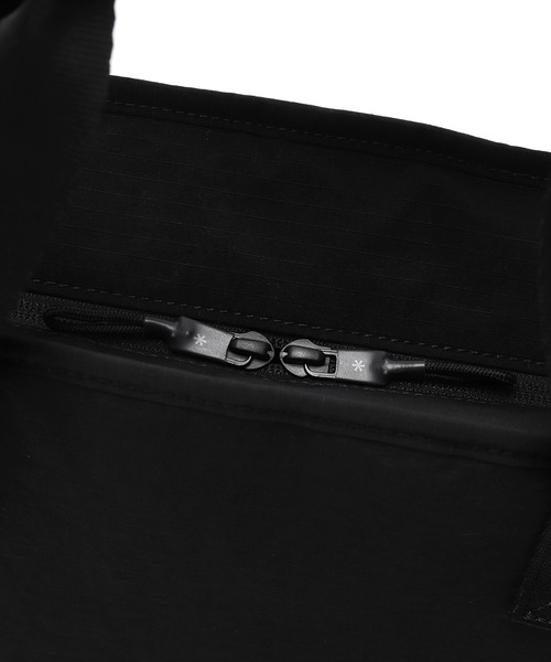 Snow Peak(スノーピーク)の「SnowPeak / Dual Tech Alpha Tote Bag デュアルテック アルファ トートバッグ 海外限定(ショルダーバッグ・メンズ・ブラック/ダークグレー/ライトグレー・ONE SIZE)」の6枚目の写真