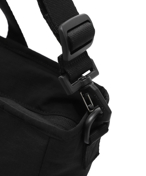 Snow Peak(スノーピーク)の「SnowPeak / Dual Tech Alpha Tote Bag デュアルテック アルファ トートバッグ 海外限定(ショルダーバッグ・メンズ・ブラック/ダークグレー/ライトグレー・ONE SIZE)」の11枚目の写真