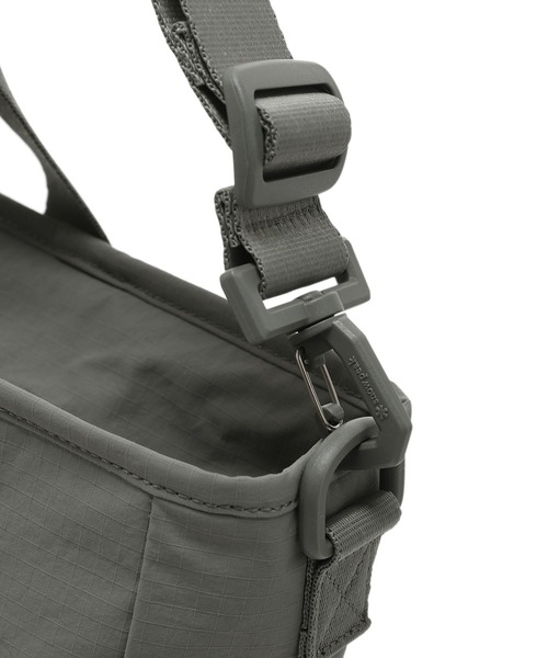 Snow Peak(スノーピーク)の「SnowPeak / Dual Tech Alpha Tote Bag デュアルテック アルファ トートバッグ 海外限定(ショルダーバッグ・メンズ・ブラック/ダークグレー/ライトグレー・ONE SIZE)」の20枚目の写真