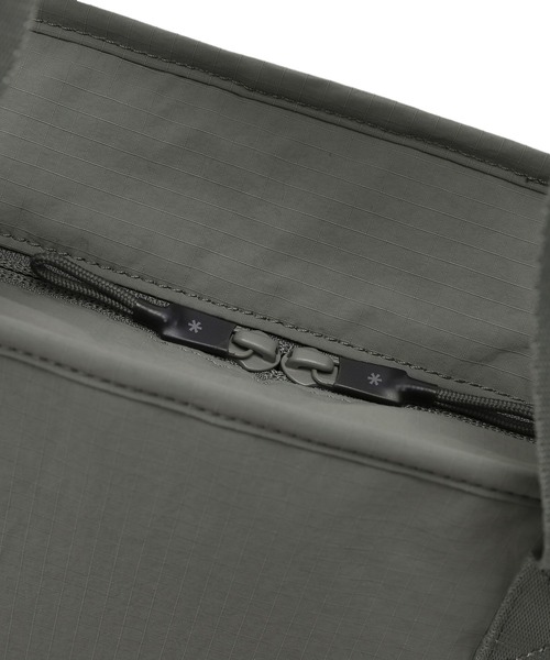 Snow Peak(スノーピーク)の「SnowPeak / Dual Tech Alpha Tote Bag デュアルテック アルファ トートバッグ 海外限定(ショルダーバッグ・メンズ・ブラック/ダークグレー/ライトグレー・ONE SIZE)」の15枚目の写真