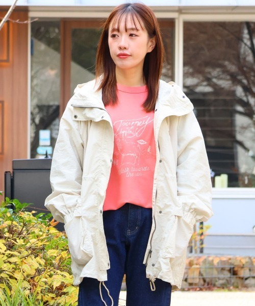 KRIFF MAYER Lady's Collection（クリフメイヤーレディースコレクション）の「【撥水/防汚】クリーネス ゆったりマウンテンパーカー / ライトアウター（オーバーサイズ・ウエストドロスト）（マウンテンパーカー・レディース・カラフル/チャコール/ナチュラル/オリーブ・LARGE/MEDIUM）」の3枚目の写真