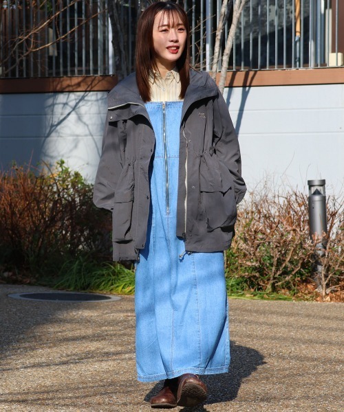 KRIFF MAYER Lady's Collection（クリフメイヤーレディースコレクション）の「【撥水/防汚】クリーネス ゆったりマウンテンパーカー / ライトアウター（オーバーサイズ・ウエストドロスト）（マウンテンパーカー・レディース・カラフル/チャコール/ナチュラル/オリーブ・LARGE/MEDIUM）」の10枚目の写真