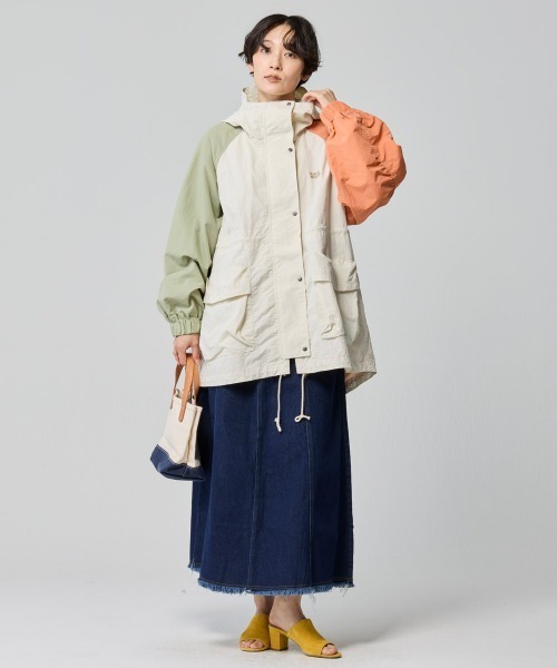 KRIFF MAYER Lady's Collection（クリフメイヤーレディースコレクション）の「【撥水/防汚】クリーネス ゆったりマウンテンパーカー / ライトアウター（オーバーサイズ・ウエストドロスト）（マウンテンパーカー・レディース・カラフル/チャコール/ナチュラル/オリーブ・LARGE/MEDIUM）」の5枚目の写真