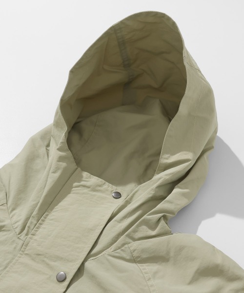 KRIFF MAYER Lady's Collection（クリフメイヤーレディースコレクション）の「【撥水/防汚】クリーネス ゆったりマウンテンパーカー / ライトアウター（オーバーサイズ・ウエストドロスト）（マウンテンパーカー・レディース・カラフル/チャコール/ナチュラル/オリーブ・LARGE/MEDIUM）」の15枚目の写真