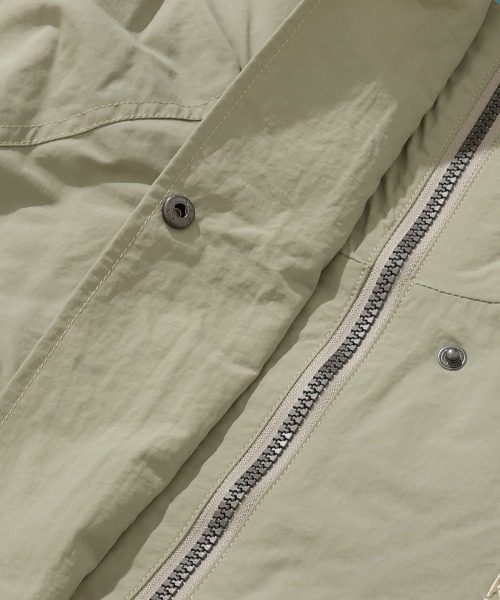 KRIFF MAYER Lady's Collection（クリフメイヤーレディースコレクション）の「【撥水/防汚】クリーネス ゆったりマウンテンパーカー / ライトアウター（オーバーサイズ・ウエストドロスト）（マウンテンパーカー・レディース・カラフル/チャコール/ナチュラル/オリーブ・LARGE/MEDIUM）」の17枚目の写真