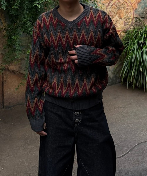 Gaphos (ガフォス)の「vネックジグザグパターンニット(ニット/セーター・メンズ・ブラック/その他・2/1)」の2枚目の写真