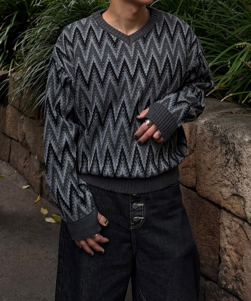 Gaphos (ガフォス)の「vネックジグザグパターンニット(ニット/セーター・メンズ・ブラック/その他・2/1)」の3枚目の写真