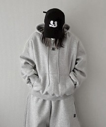 YACA（ヤーカ）の「Cropped Logo Hoodie/クロップドロゴフーディー【unisex item】（パーカー・レディース）」