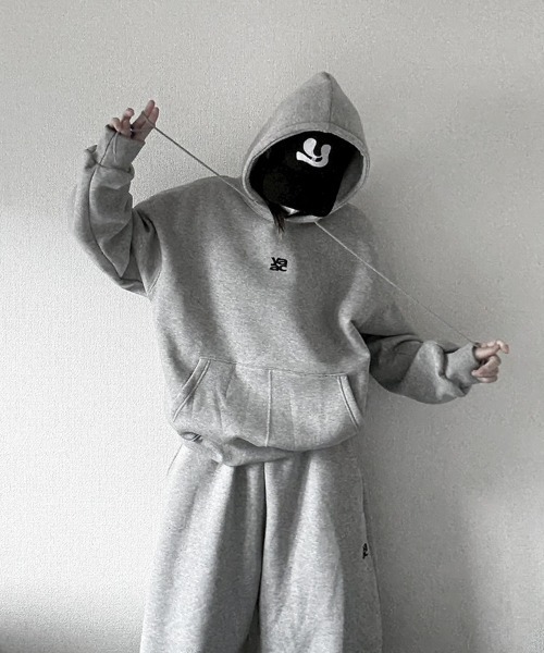 YACA（ヤーカ）の「Cropped Logo Hoodie/クロップドロゴフーディー【unisex item】（パーカー・レディース・ブラック/グレー・FREE）」の7枚目の写真