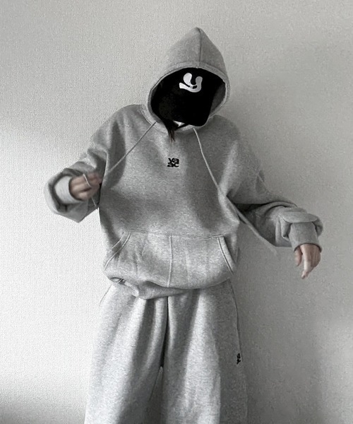 YACA（ヤーカ）の「Cropped Logo Hoodie/クロップドロゴフーディー【unisex item】（パーカー・レディース・ブラック/グレー・FREE）」の6枚目の写真