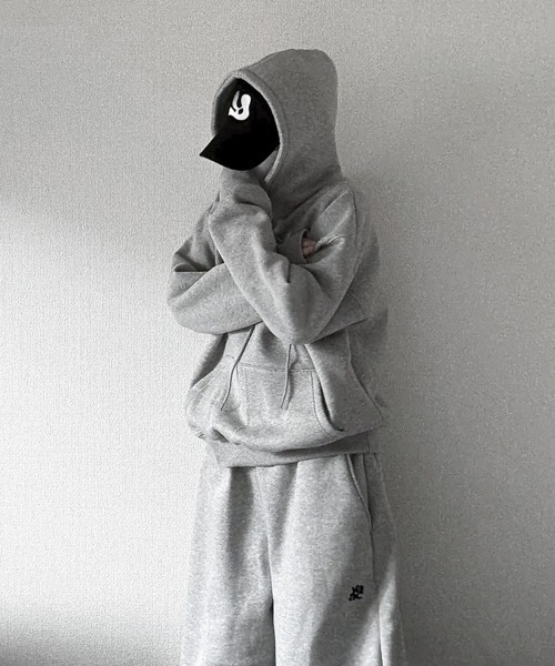 YACA（ヤーカ）の「Cropped Logo Hoodie/クロップドロゴフーディー【unisex item】（パーカー・レディース・ブラック/グレー・FREE）」の5枚目の写真