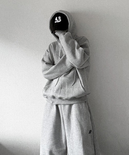 YACA（ヤーカ）の「Cropped Logo Hoodie/クロップドロゴフーディー【unisex item】（パーカー・レディース・ブラック/グレー・FREE）」の4枚目の写真