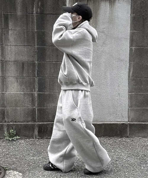 YACA（ヤーカ）の「Cropped Logo Hoodie/クロップドロゴフーディー【unisex item】（パーカー・レディース・ブラック/グレー・FREE）」の22枚目の写真