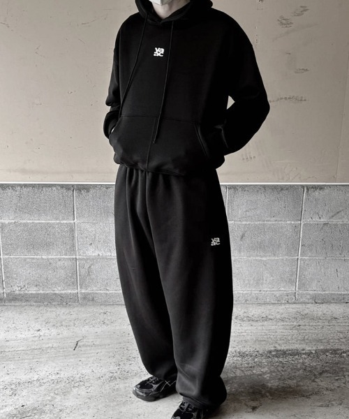 YACA（ヤーカ）の「Cropped Logo Hoodie/クロップドロゴフーディー【unisex item】（パーカー・レディース・ブラック/グレー・FREE）」の11枚目の写真