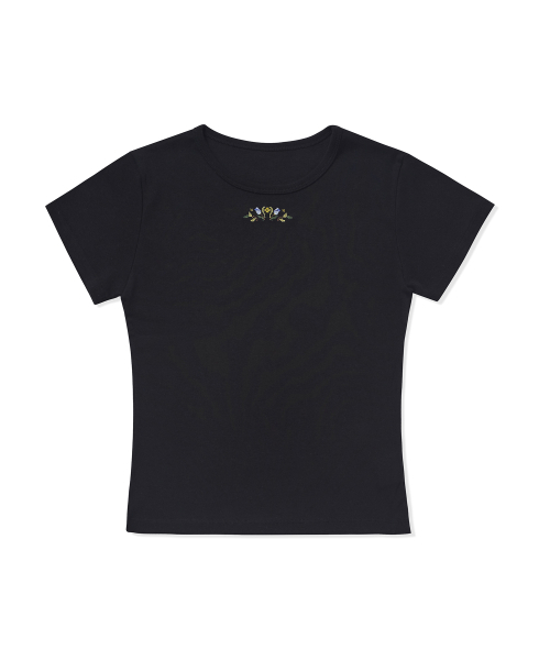 Between A and B（ビトウィーンエイアンドビー）の「ミニフラワー刺繍Tシャツ[ブラック]（Tシャツ/カットソー・レディース・ブラック・FREE）」の2枚目の写真
