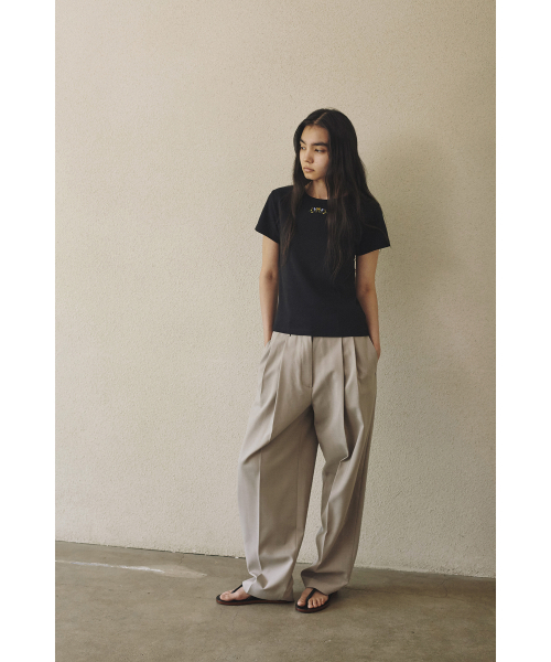Between A and B（ビトウィーンエイアンドビー）の「ミニフラワー刺繍Tシャツ[ブラック]（Tシャツ/カットソー・レディース・ブラック・FREE）」の5枚目の写真