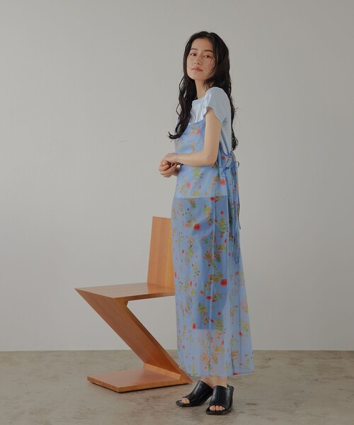 EMMEL REFINES（エメルリファインズ）の「＜EMMEL REFINES＞EM フラワープリント シアー キャミ ワンピース（ワンピース・レディース・ライトブルー/ブラック・M/S）」の2枚目の写真