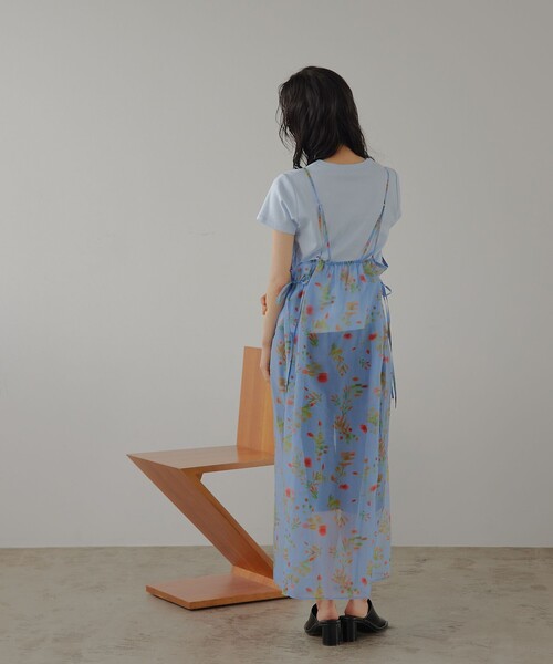 EMMEL REFINES（エメルリファインズ）の「＜EMMEL REFINES＞EM フラワープリント シアー キャミ ワンピース（ワンピース・レディース・ライトブルー/ブラック・M/S）」の4枚目の写真