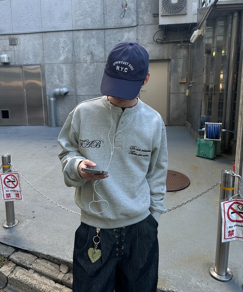 kutir（クティール）の「EMBROIDERY DESIGN HENLEY NECK SWEAT／刺繍デザインヘンリーネックスウェット（スウェット・メンズ・ブラック/その他/杢グレー/ネイビー・LARGE/MEDIUM）」の20枚目の写真