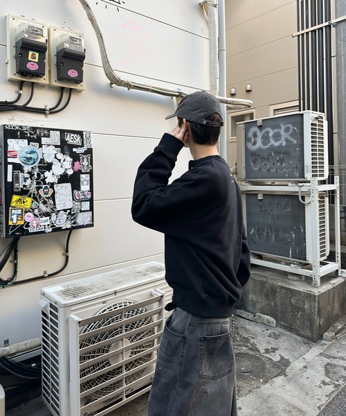 kutir（クティール）の「EMBROIDERY DESIGN HENLEY NECK SWEAT／刺繍デザインヘンリーネックスウェット（スウェット・メンズ・ブラック/その他/杢グレー/ネイビー・LARGE/MEDIUM）」の8枚目の写真