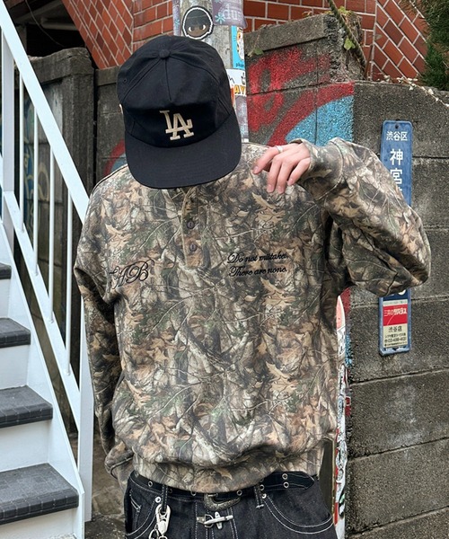 kutir（クティール）の「EMBROIDERY DESIGN HENLEY NECK SWEAT／刺繍デザインヘンリーネックスウェット（スウェット・メンズ・ブラック/その他/杢グレー/ネイビー・LARGE/MEDIUM）」の5枚目の写真