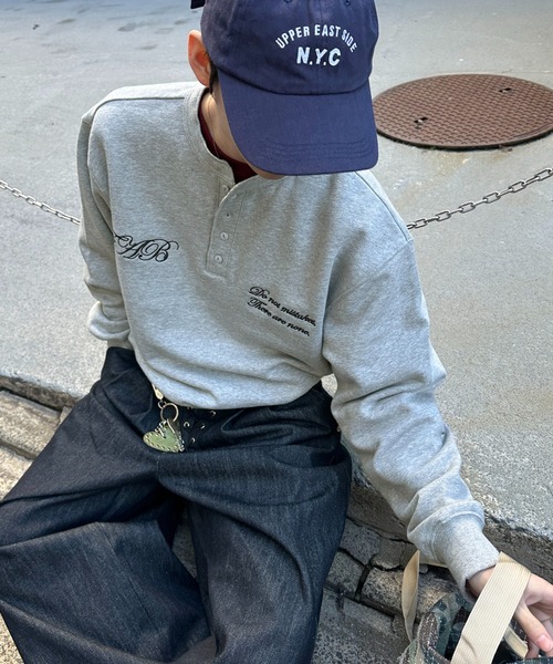 kutir（クティール）の「EMBROIDERY DESIGN HENLEY NECK SWEAT／刺繍デザインヘンリーネックスウェット（スウェット・メンズ・ブラック/その他/杢グレー/ネイビー・LARGE/MEDIUM）」の6枚目の写真