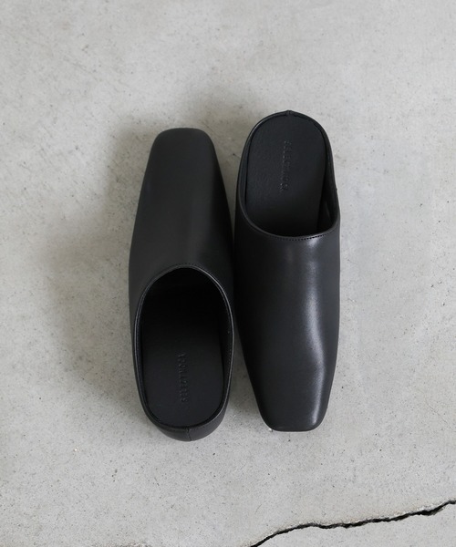 select MOCA（セレクトモカ）の「スクエアトゥフェイクレザースライドシューズ（スリッポン・レディース・ブラック・LARGE/MEDIUM/SMALL）」の11枚目の写真