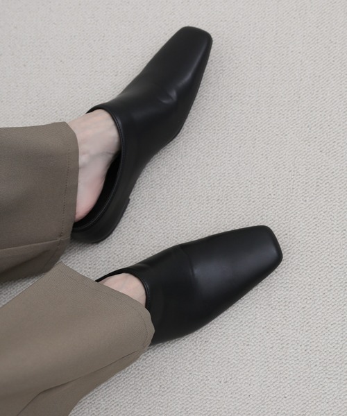 select MOCA（セレクトモカ）の「スクエアトゥフェイクレザースライドシューズ（スリッポン・レディース・ブラック・LARGE/MEDIUM/SMALL）」の6枚目の写真