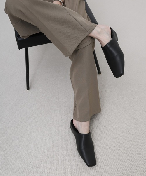 select MOCA（セレクトモカ）の「スクエアトゥフェイクレザースライドシューズ（スリッポン・レディース・ブラック・LARGE/MEDIUM/SMALL）」の9枚目の写真